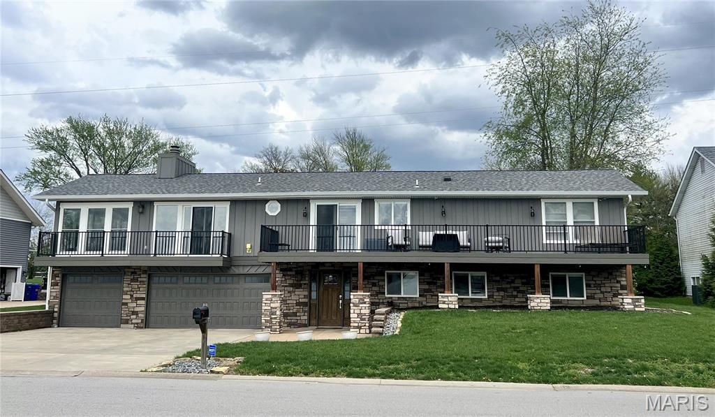 8 Guyenne Drive , Lake Saint Louis, MO 63367 Main Photo