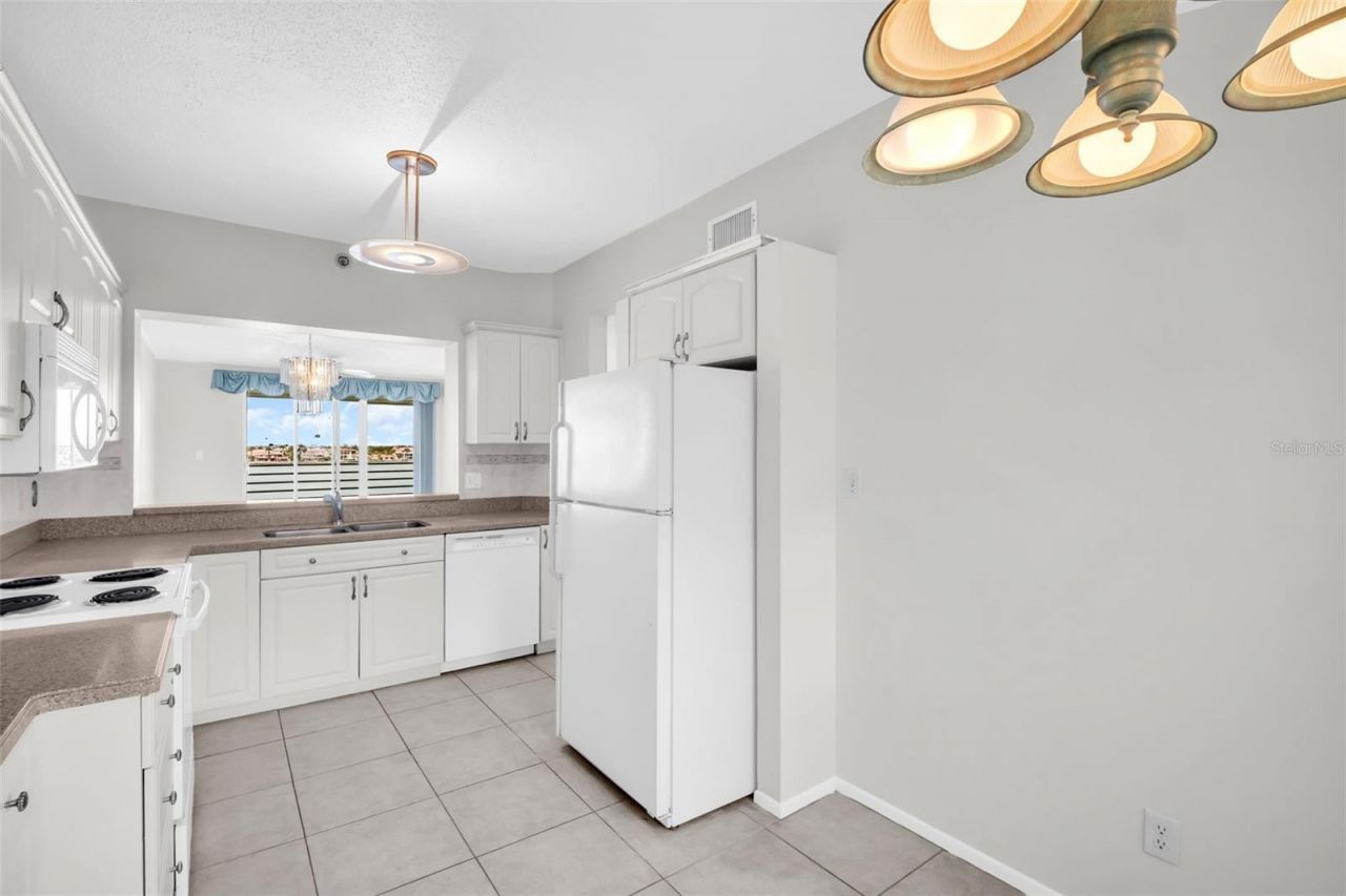 7932 Sailboat Key Boulevard S, Unit 402, South Pasadena, FL 33707 Photo
