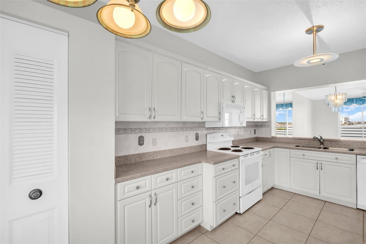 7932 Sailboat Key Boulevard S, Unit 402, South Pasadena, FL 33707 Photo