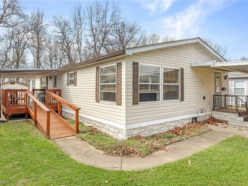 227 C Street SW, Navarre, OH 44662 Photo 1