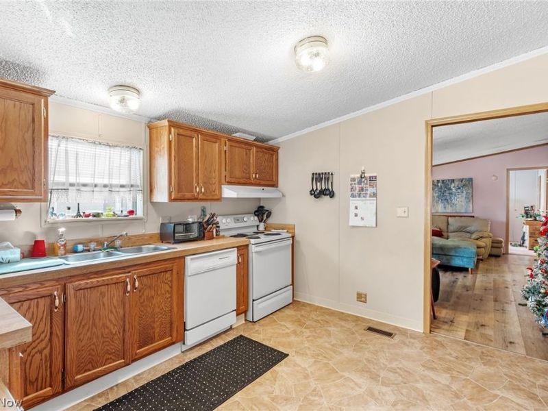 227 C Street SW, Navarre, OH 44662 Photo 8