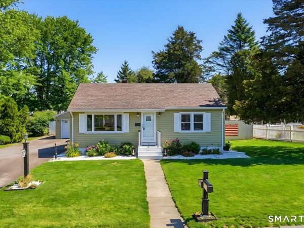 3 Cedar, Waterford, CT 06385