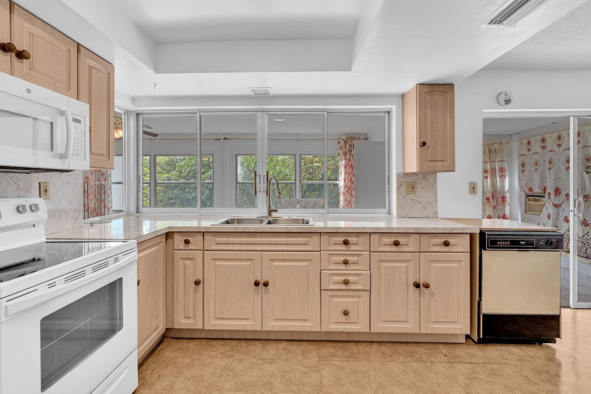 2445 NW 72nd Avenue, Sunrise, FL 33313 Photo