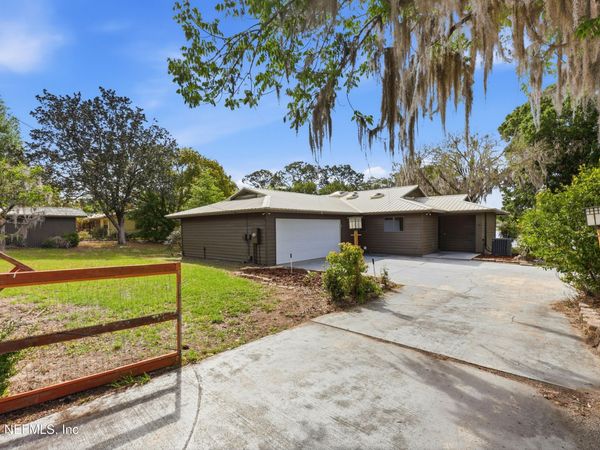 125 TWIN LAKE GROVE Drive, Interlachen, FL 32148