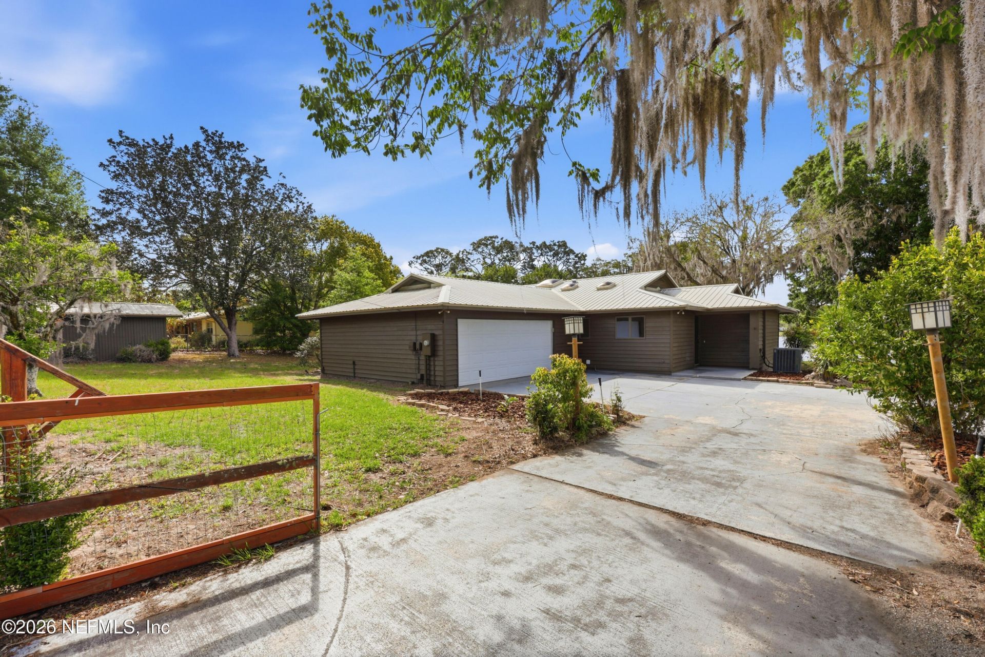 125 Twin Lake Grove Drive, Interlachen, FL 32148 Photo