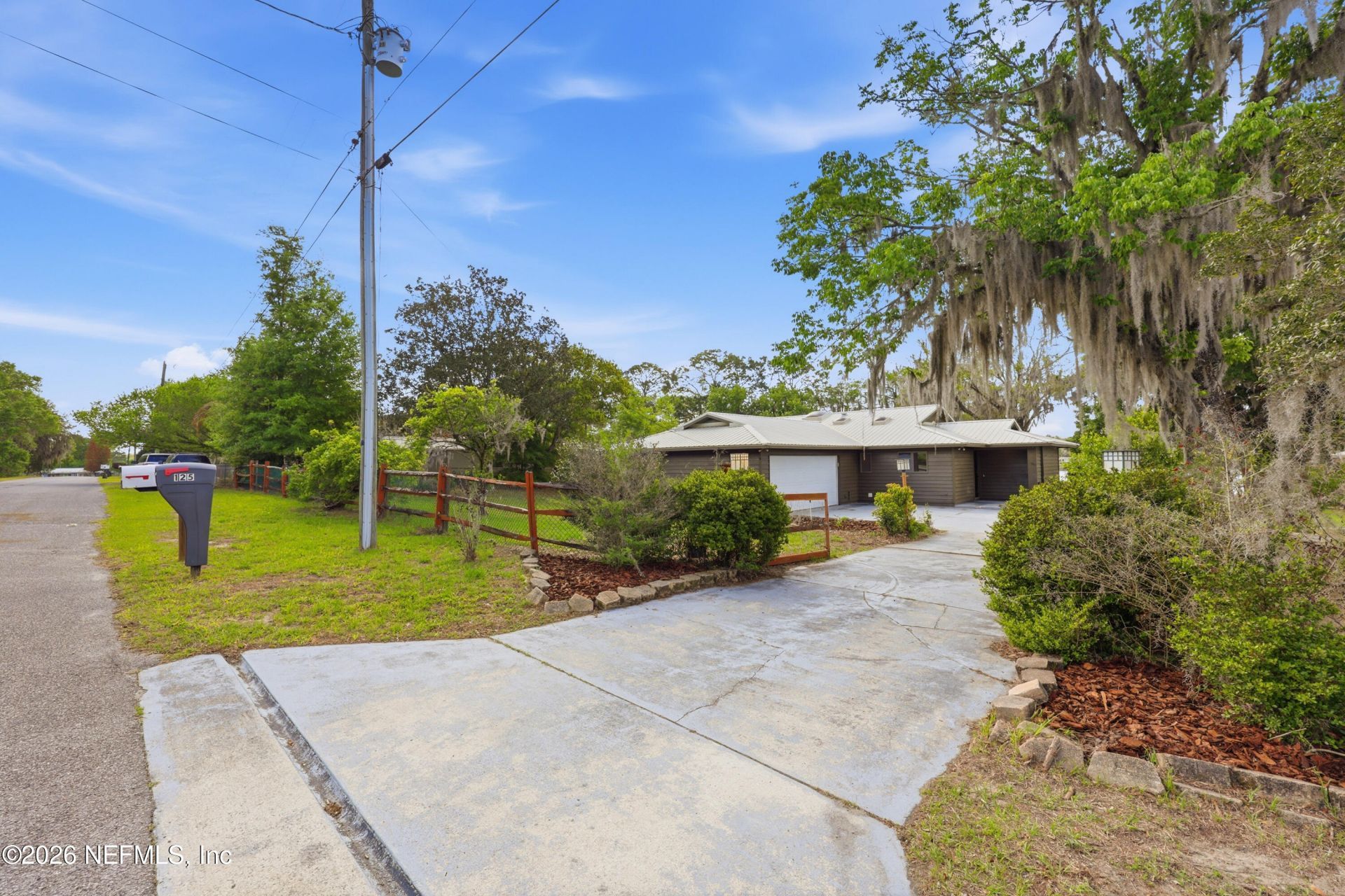 125 Twin Lake Grove Drive, Interlachen, FL 32148 Photo