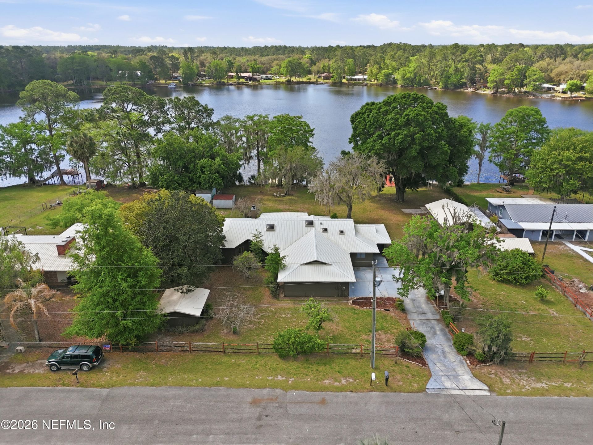125 Twin Lake Grove Drive, Interlachen, FL 32148 Photo