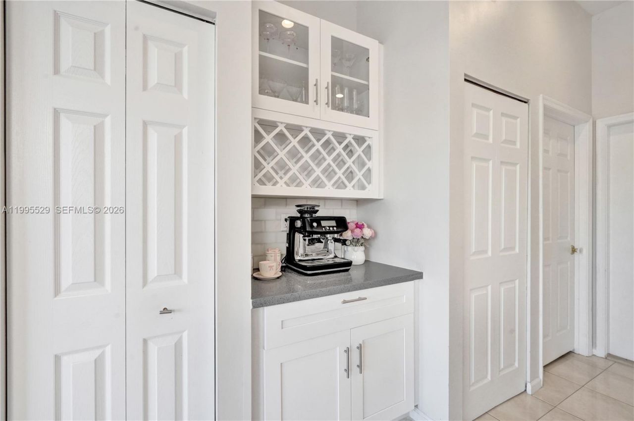 6928 NW 33rd St, Margate, FL 33063 Photo