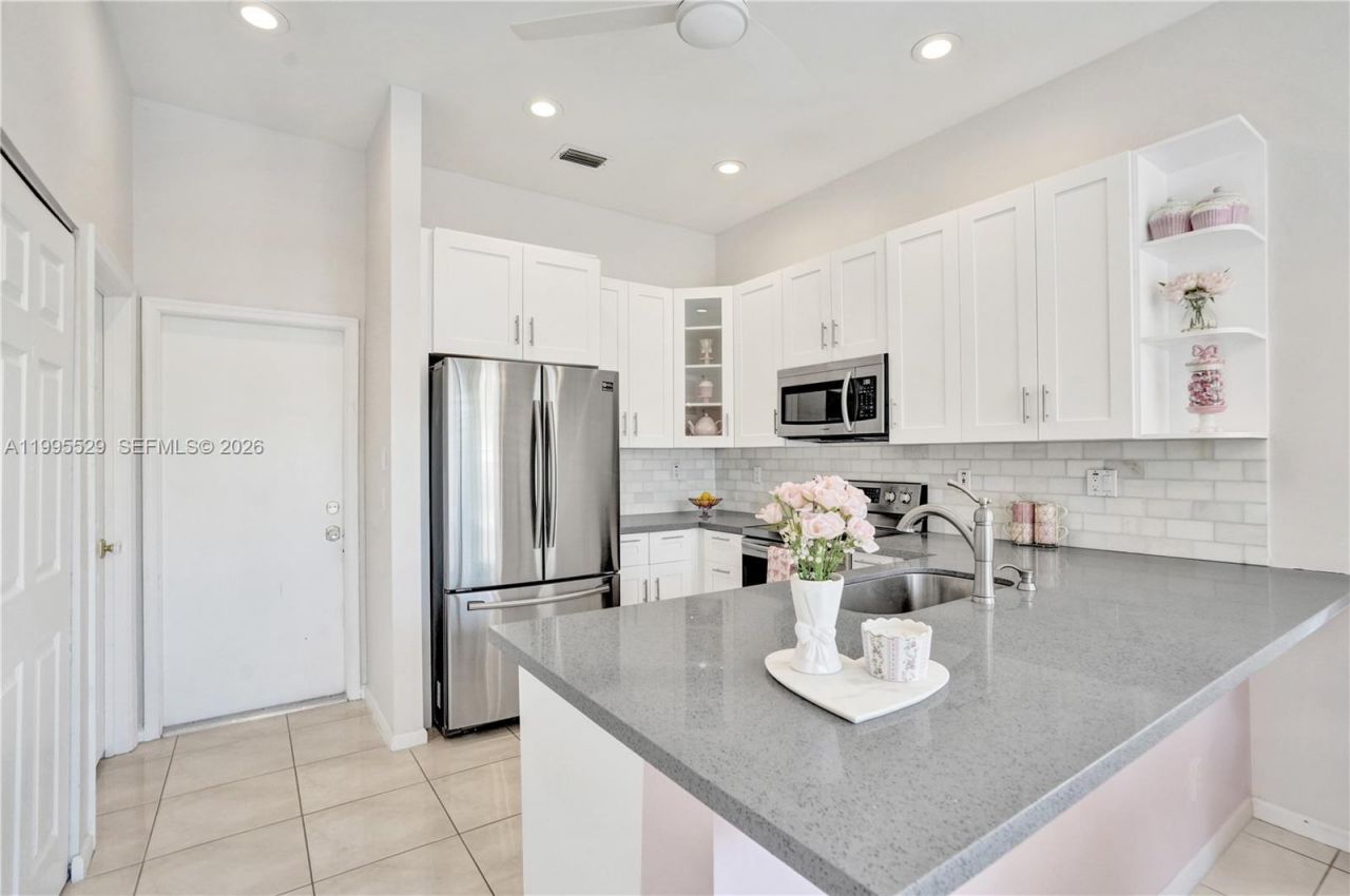 6928 NW 33rd St, Margate, FL 33063 Photo