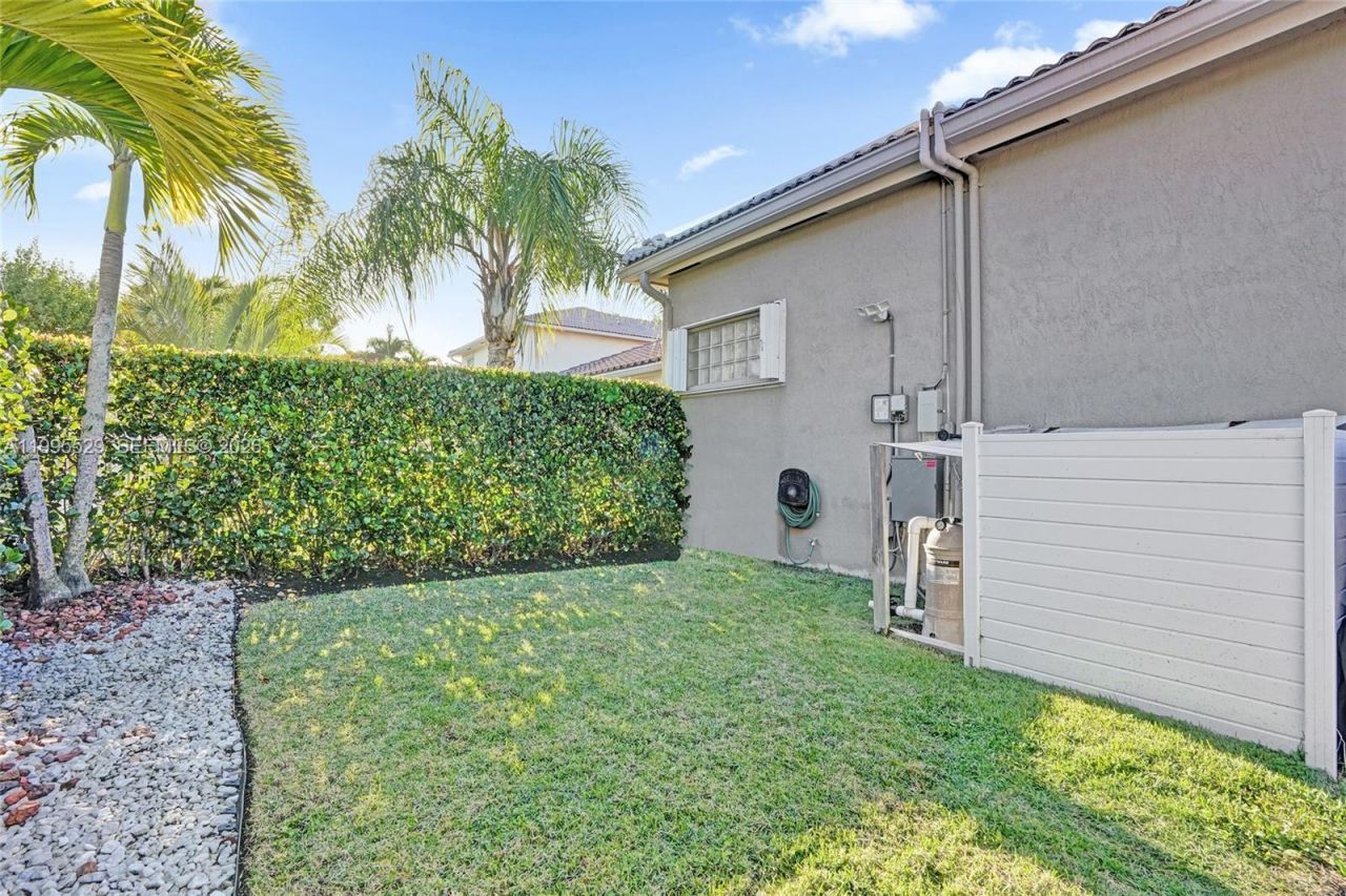 6928 NW 33rd St, Margate, FL 33063 Photo