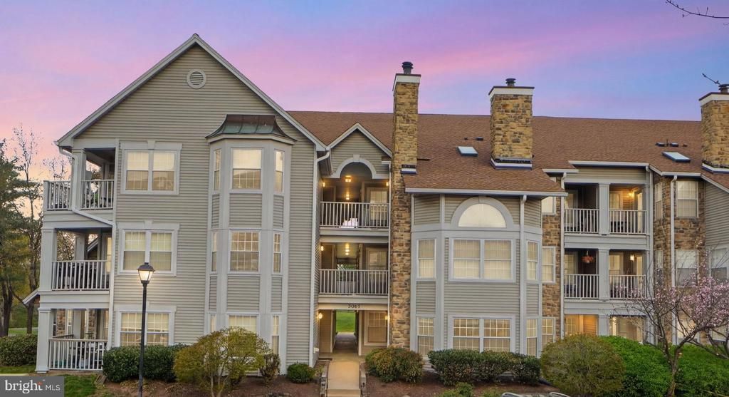 5601 Willoughby Newton Drive, Unit 16, Centreville, VA 20120 Main Photo