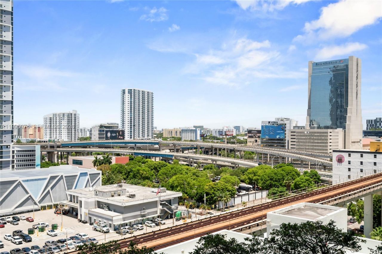 90 SW 3rd St, Unit 1209, Miami, FL 33130 Photo