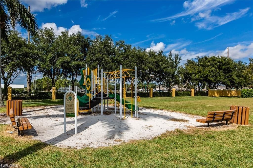 7738 Bristol Cir, Naples, FL 34120 Photo