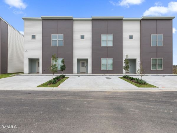 203 Firethorn Drive , Youngsville, LA 70592