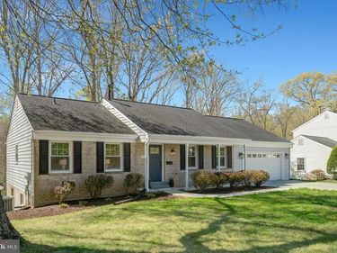 8813 QUEEN ELIZABETH BOULEVARD, ANNANDALE, VA 22003