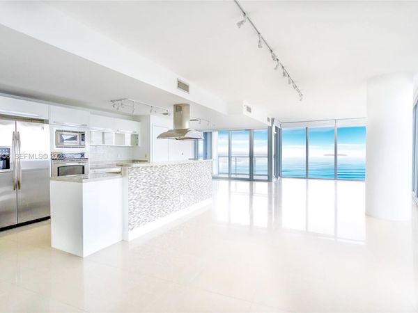 601 NE 36th St, Unit 812, Miami, FL 33137