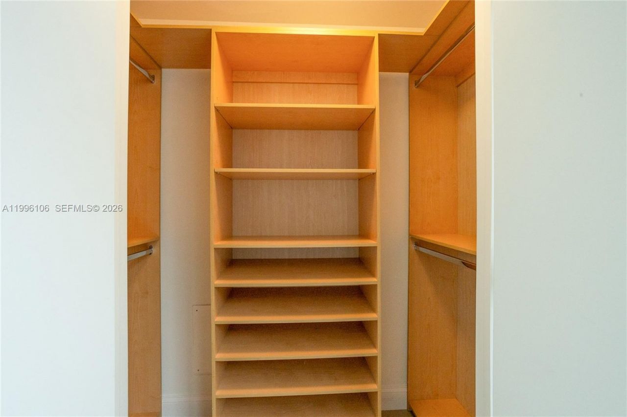 601 NE 36th St, Unit 812, Miami, FL 33137 Photo