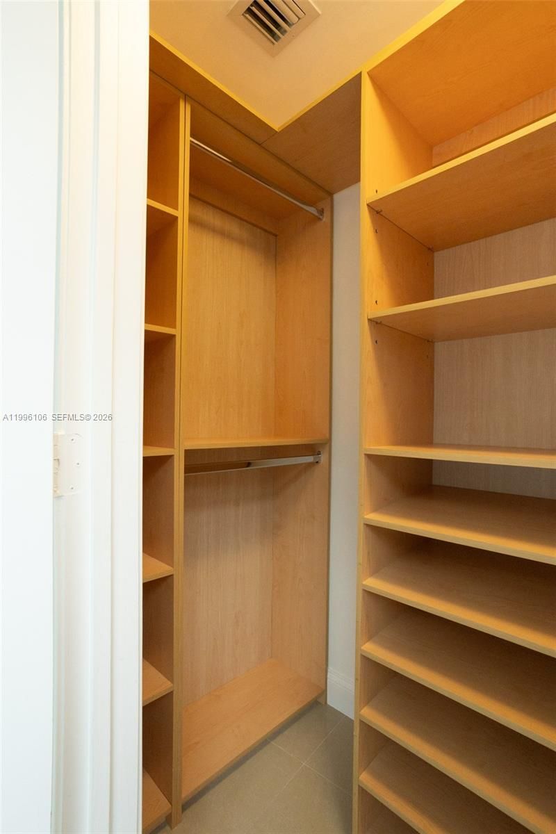 601 NE 36th St, Unit 812, Miami, FL 33137 Photo