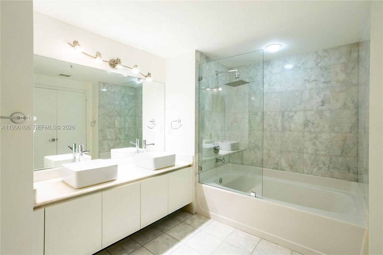 601 NE 36th St, Unit 812, Miami, FL 33137 Photo