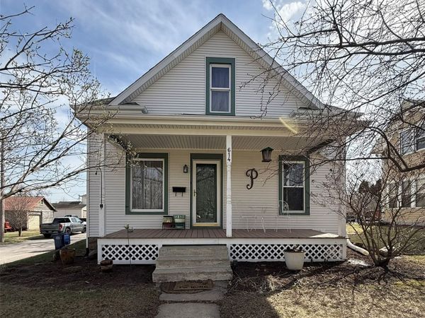 614 E 4th Street, Vinton, IA 52349