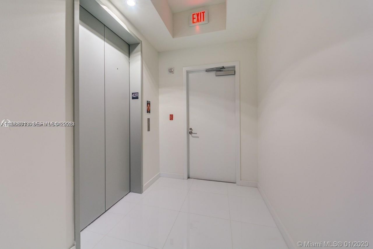 851 NE 1st Ave, Unit 4007, Miami, FL 33132 Photo