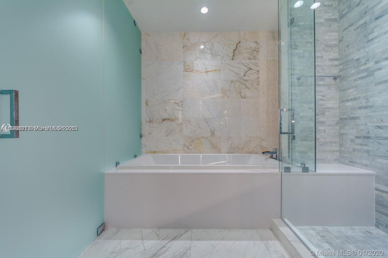 851 NE 1st Ave, Unit 4007, Miami, FL 33132 Photo