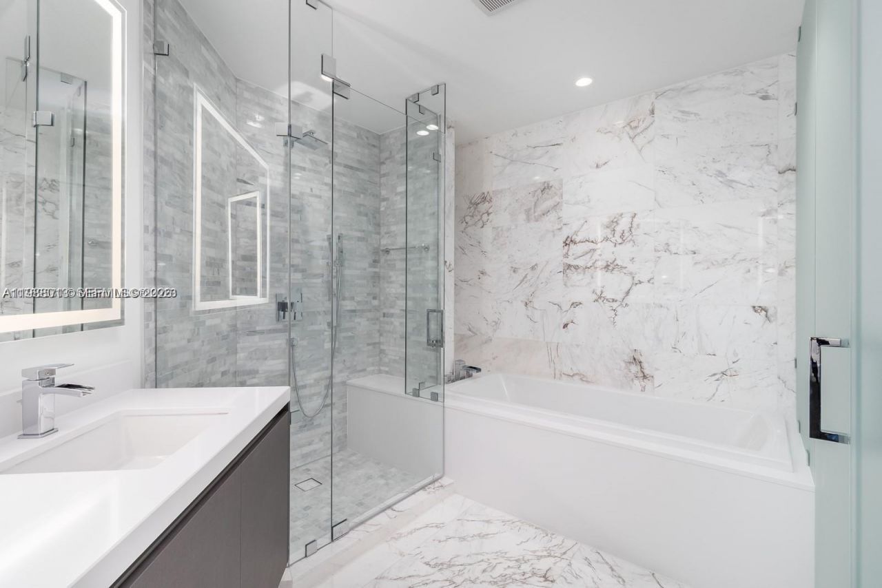 851 NE 1st Ave, Unit 4007, Miami, FL 33132 Photo