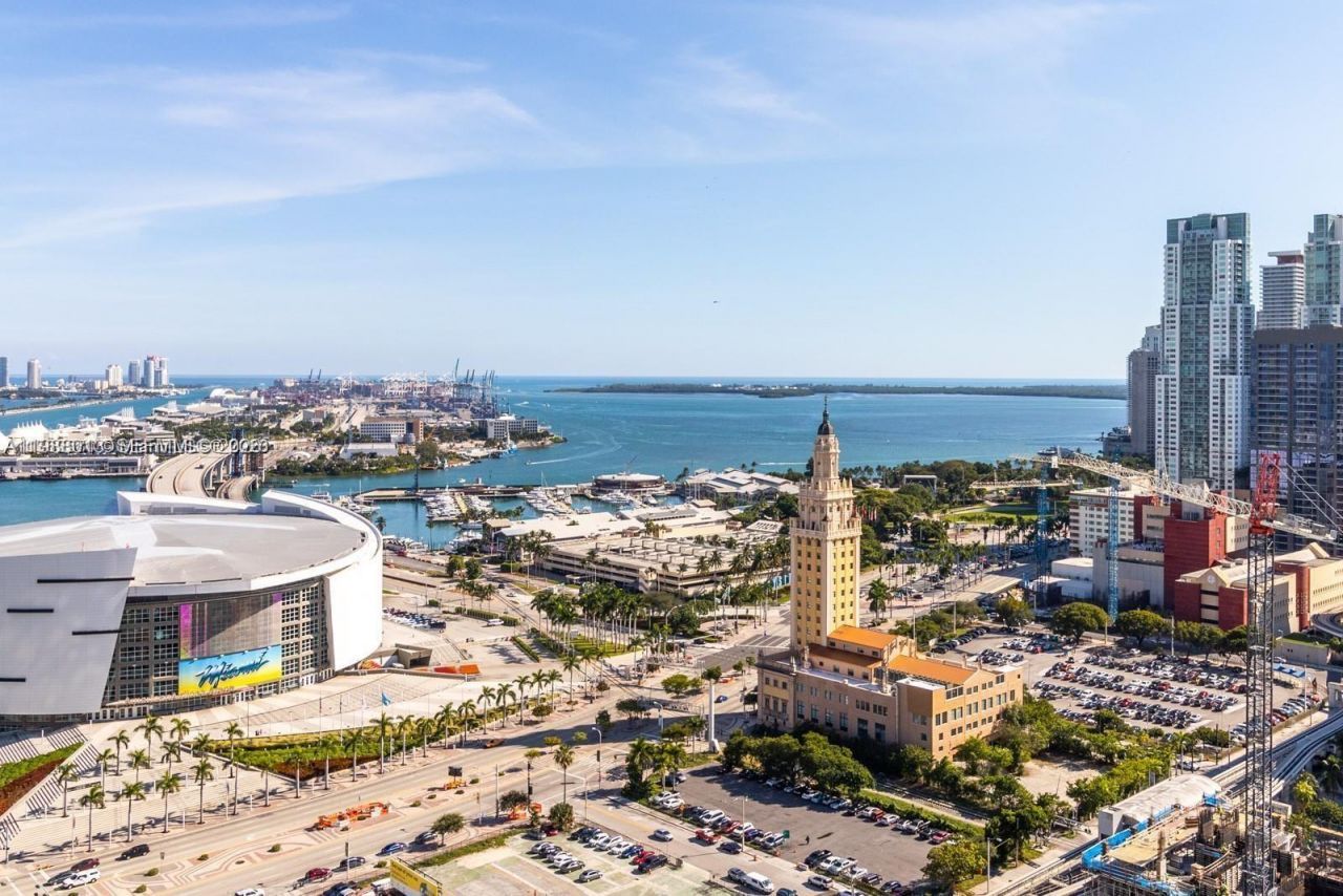 851 NE 1st Ave, Unit 4007, Miami, FL 33132 Photo