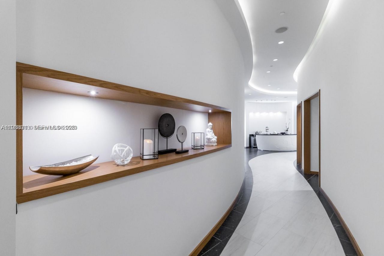 851 NE 1st Ave, Unit 4007, Miami, FL 33132 Photo