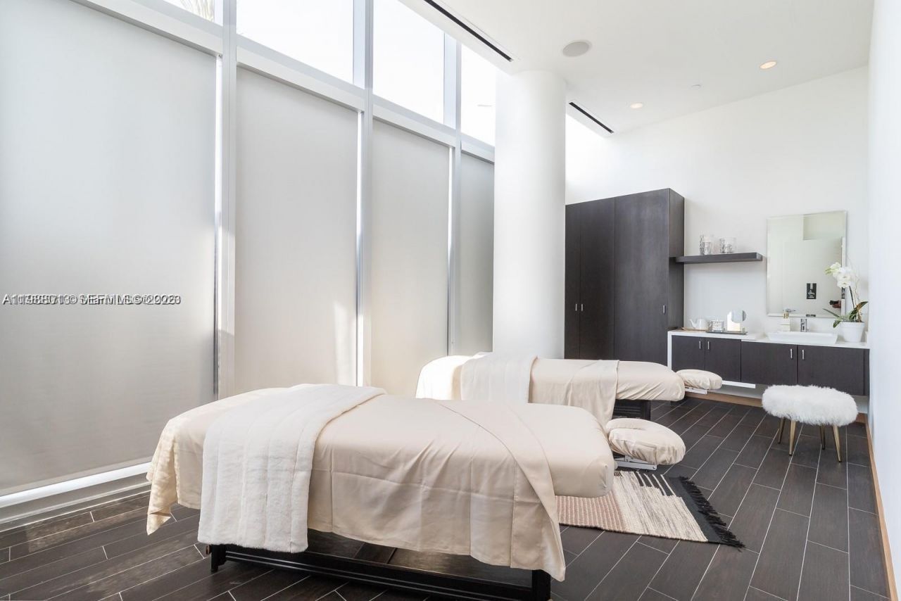 851 NE 1st Ave, Unit 4007, Miami, FL 33132 Photo