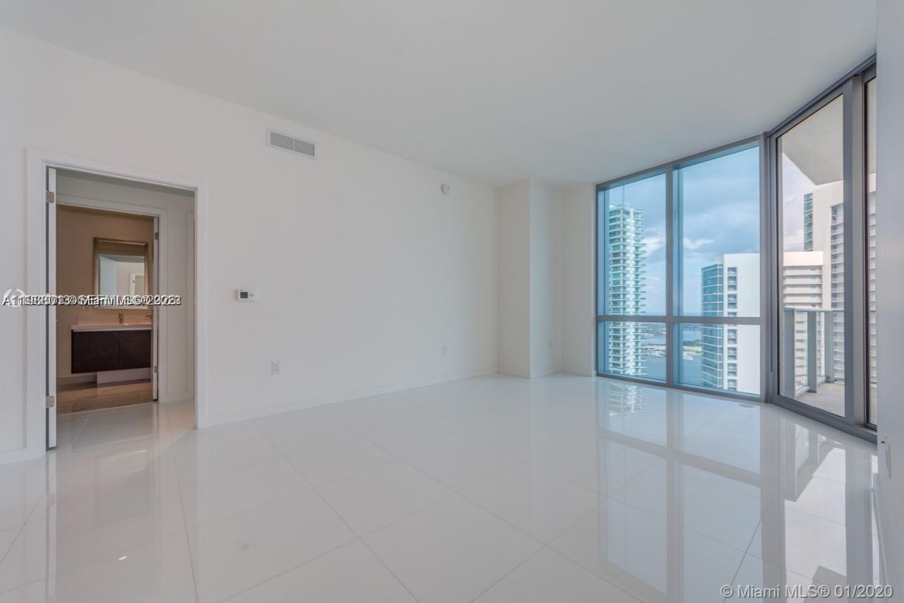 851 NE 1st Ave, Unit 4007, Miami, FL 33132 Photo