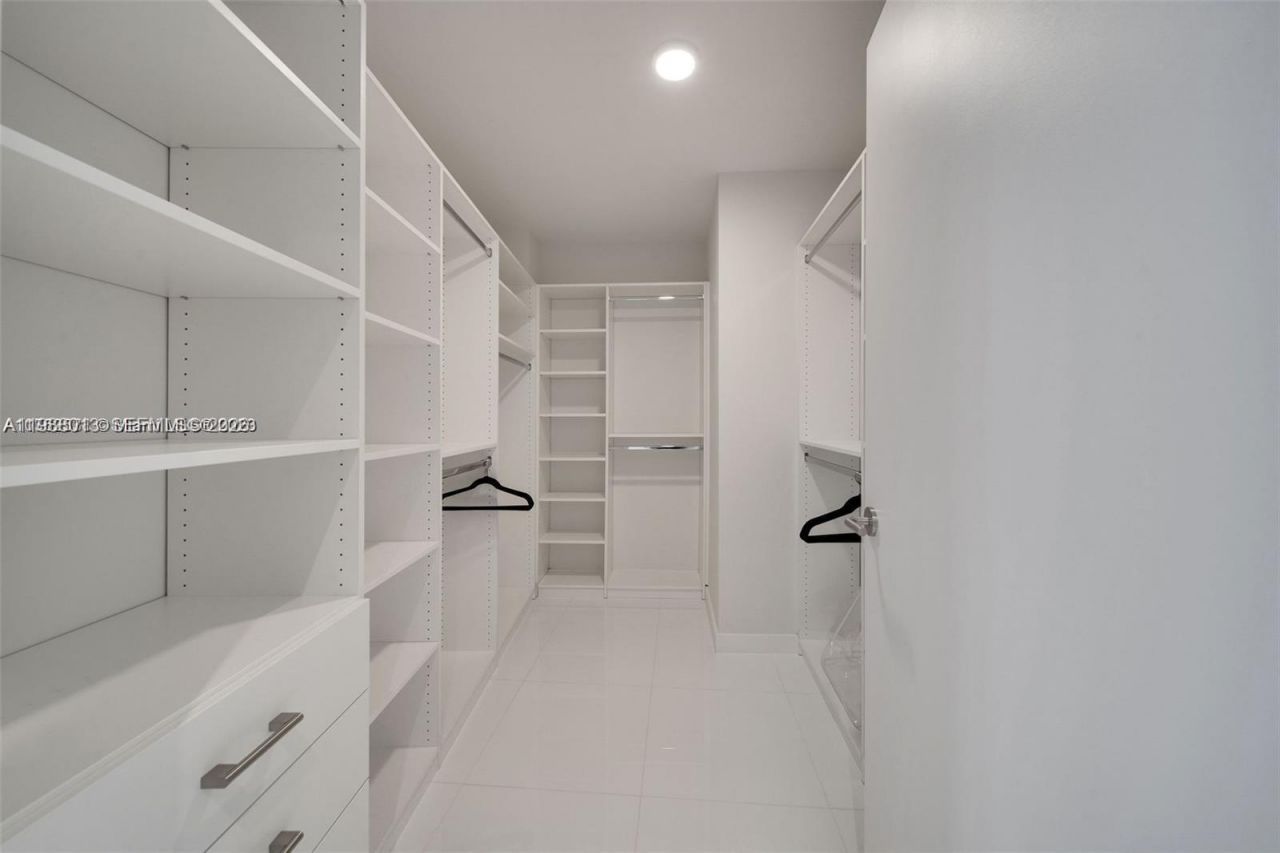 851 NE 1st Ave, Unit 4007, Miami, FL 33132 Photo