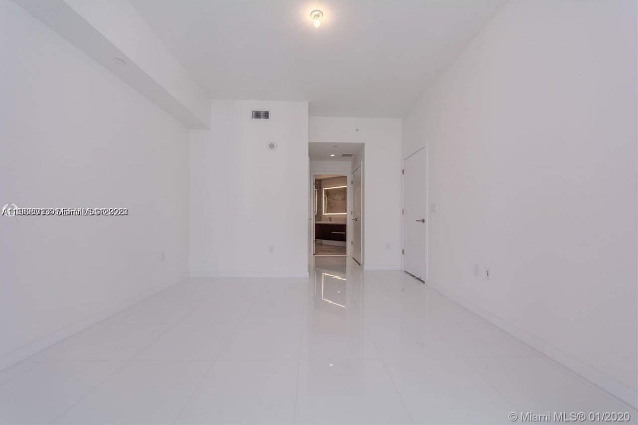 851 NE 1st Ave, Unit 4007, Miami, FL 33132 Photo