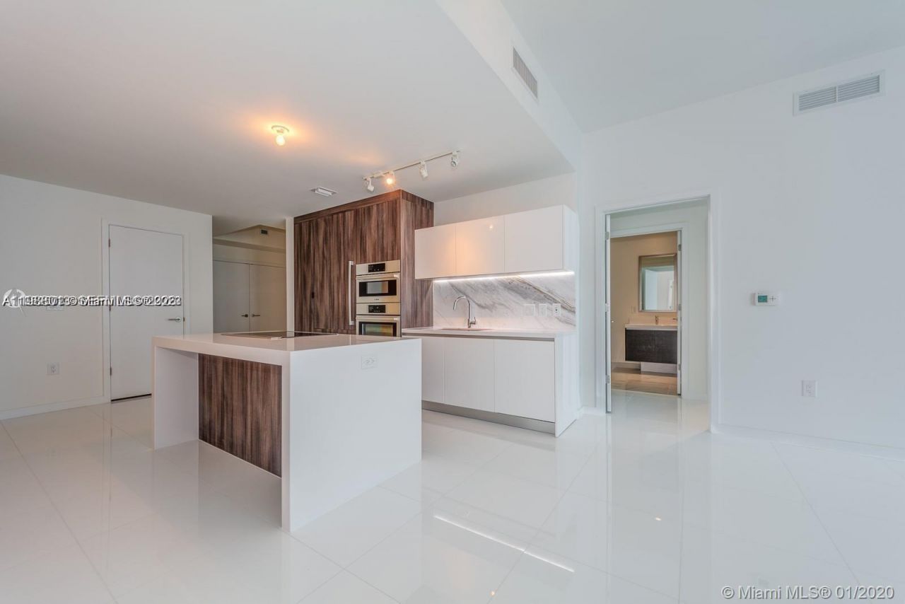 851 NE 1st Ave, Unit 4007, Miami, FL 33132 Photo