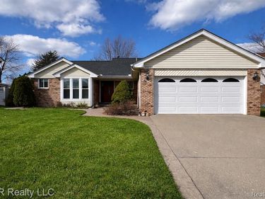 22264 Oakwood Street, Woodhaven, MI 48183