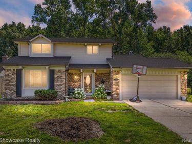 6322 CLARENDON Drive, CANTON, MI 48187