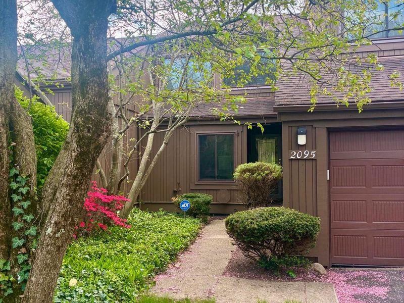 2095 Willowick Drive, Unit C, Columbus, OH 43229 Photo 1