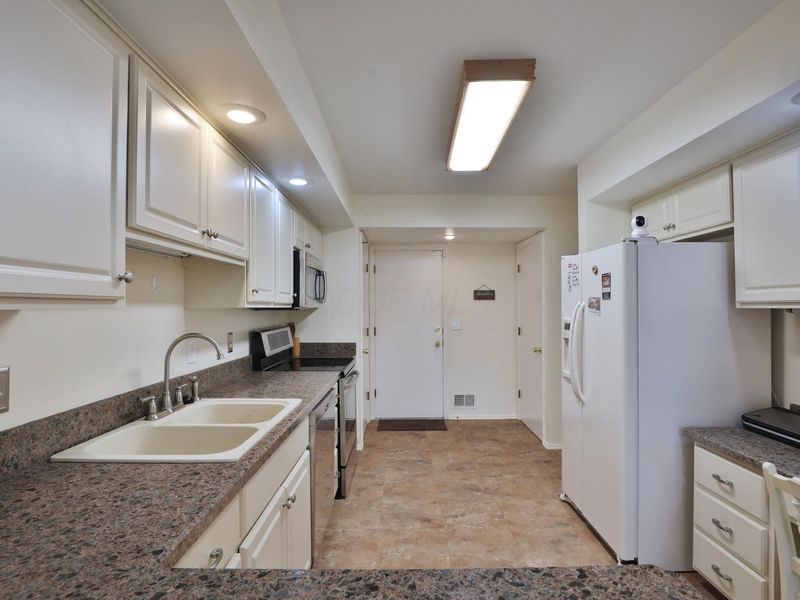 2095 Willowick Drive, Unit C, Columbus, OH 43229 Photo 18