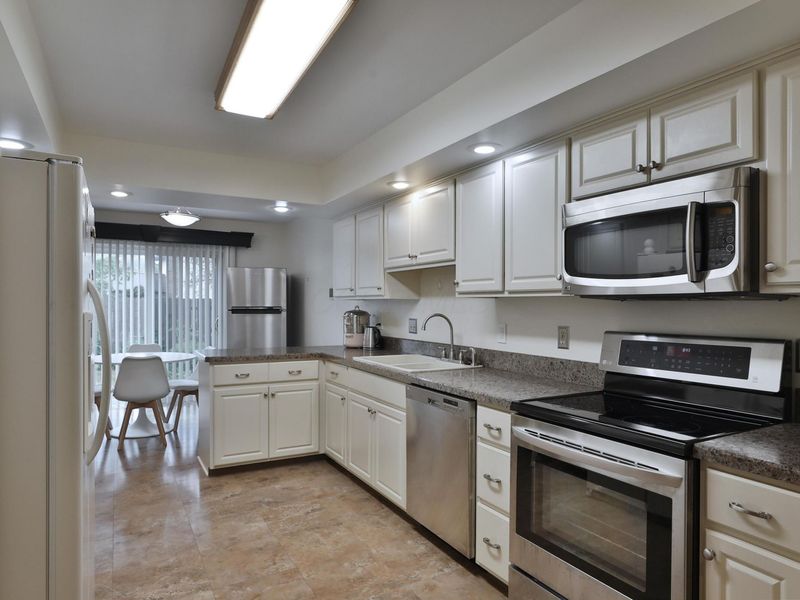 2095 Willowick Drive, Unit C, Columbus, OH 43229 Photo 19