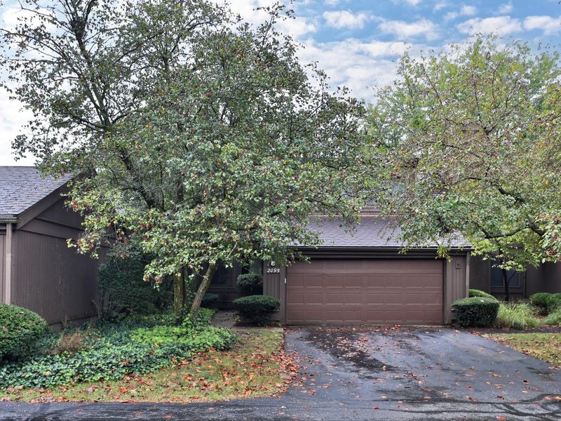 2095 Willowick Drive, Unit C, Columbus, OH 43229 Photo 2