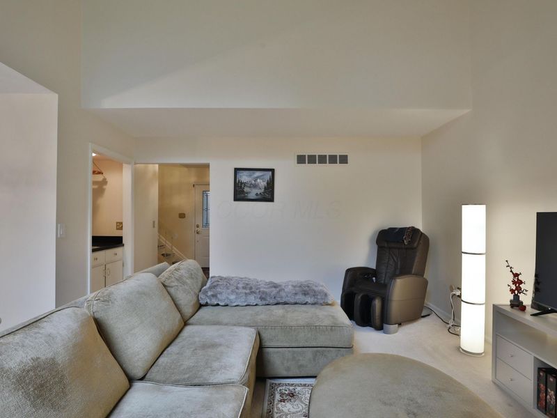 2095 Willowick Drive, Unit C, Columbus, OH 43229 Photo 9