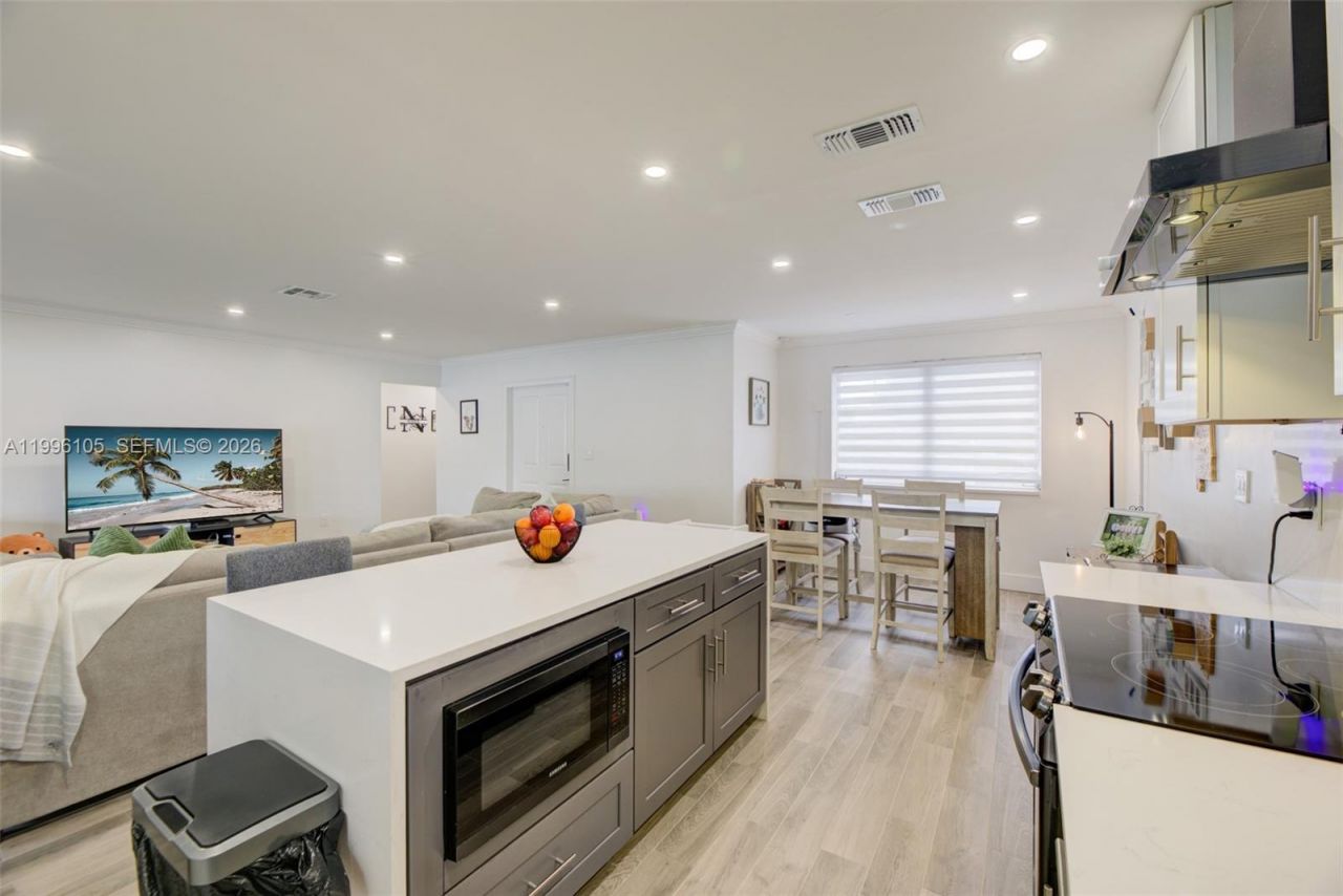 8461 NW 16th St, Unit 8461, Pembroke Pines, FL 33024 Photo