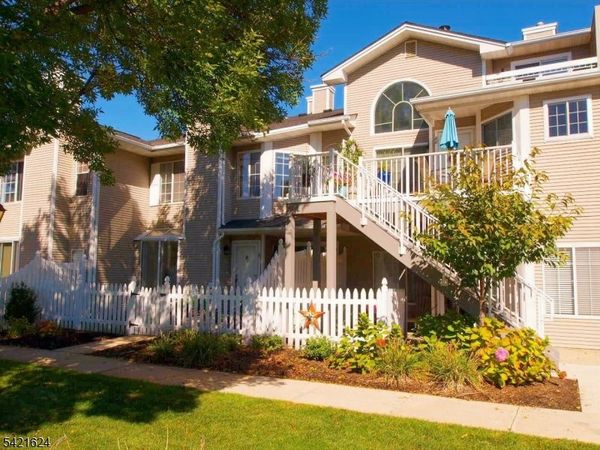 80 Ashley Ct, Bedminster, NJ 07921