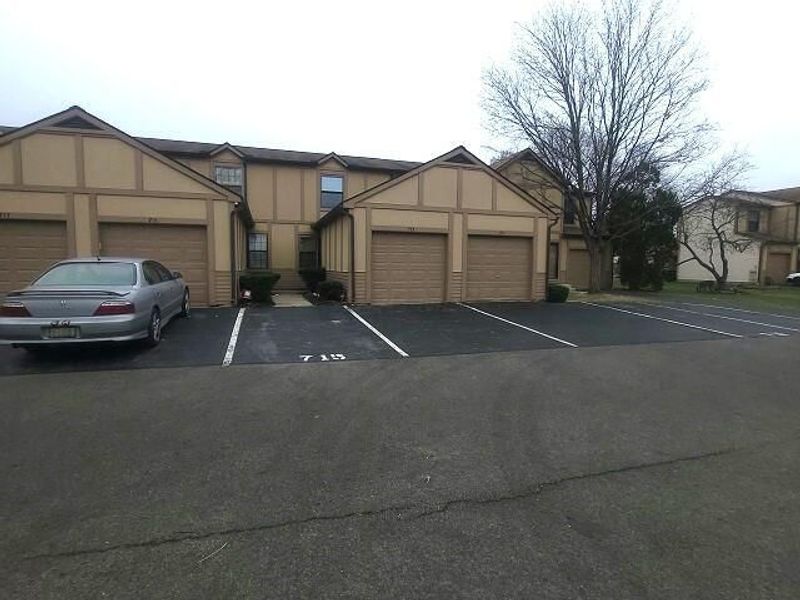 713 Michael View Court, Unit 86, Columbus, OH 43085 Photo 3