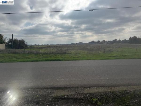 9596 Rogers Rd., Sacramento, CA 95829