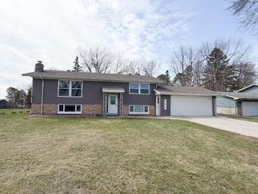 746 W Shore Drive, Worthington, MN 56187