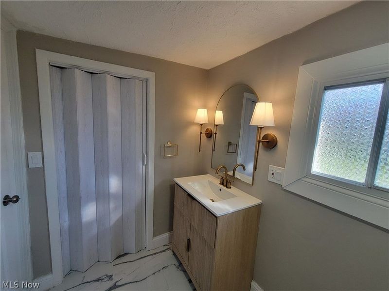 12621 Hirst Avenue, Cleveland, OH 44135 Photo 10