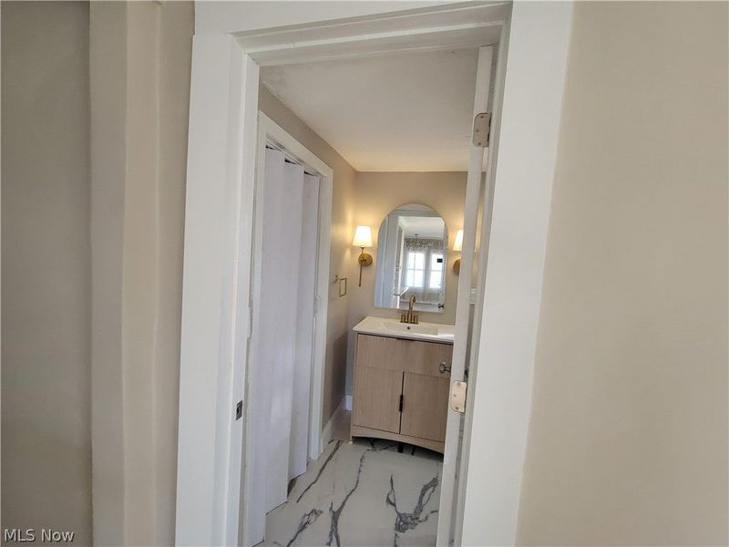 12621 Hirst Avenue, Cleveland, OH 44135 Photo 8