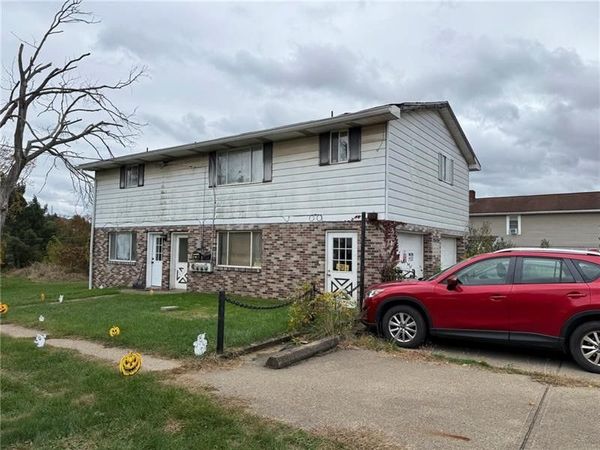 216 E Jackson St, Houston, PA 15342