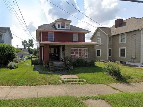 216 E Pike St, Houston, PA 15342